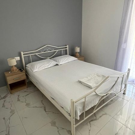 Antonis Apartment Paralia Dionysiou Quarto foto